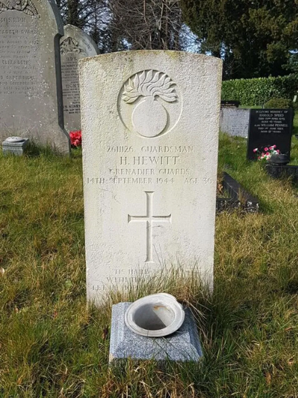 Harry Hewitt's Grave