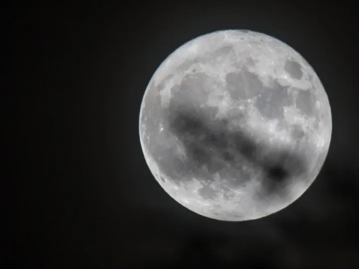 moon cm