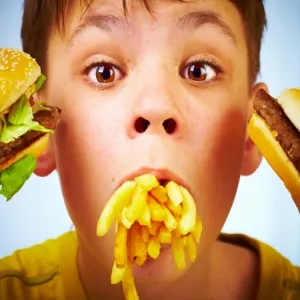 Child eating fast food 01