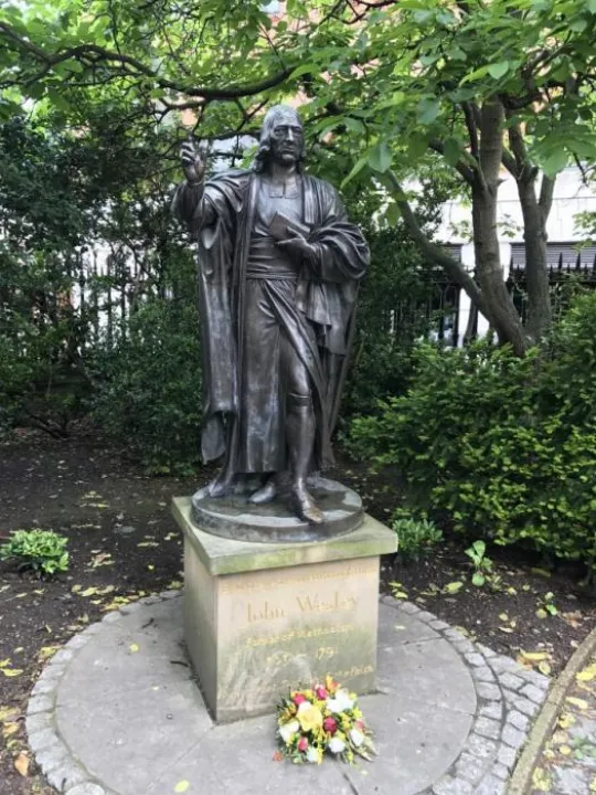 St Pauls &ndash; John Wesley statue