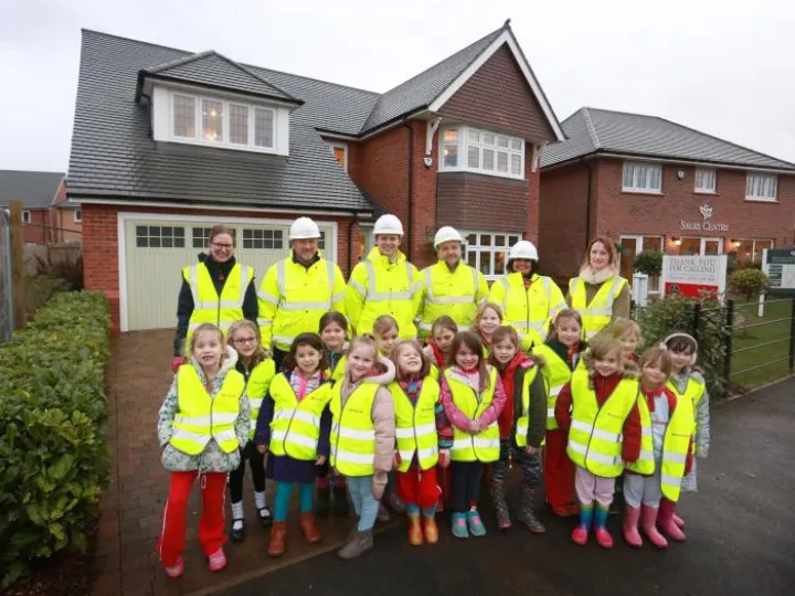 Redrow Construction Manager Michael Salmon, Area Sales Manager Matt Gould, Site Manager Wayne Williams and Sales Consultant Anita Gillespie with members of Tattenhall Rainbows at Redrow's Meadow Brook development. credit: leeboswellphotography.c