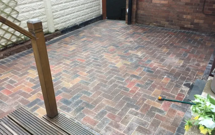 Surfacing block patio paving