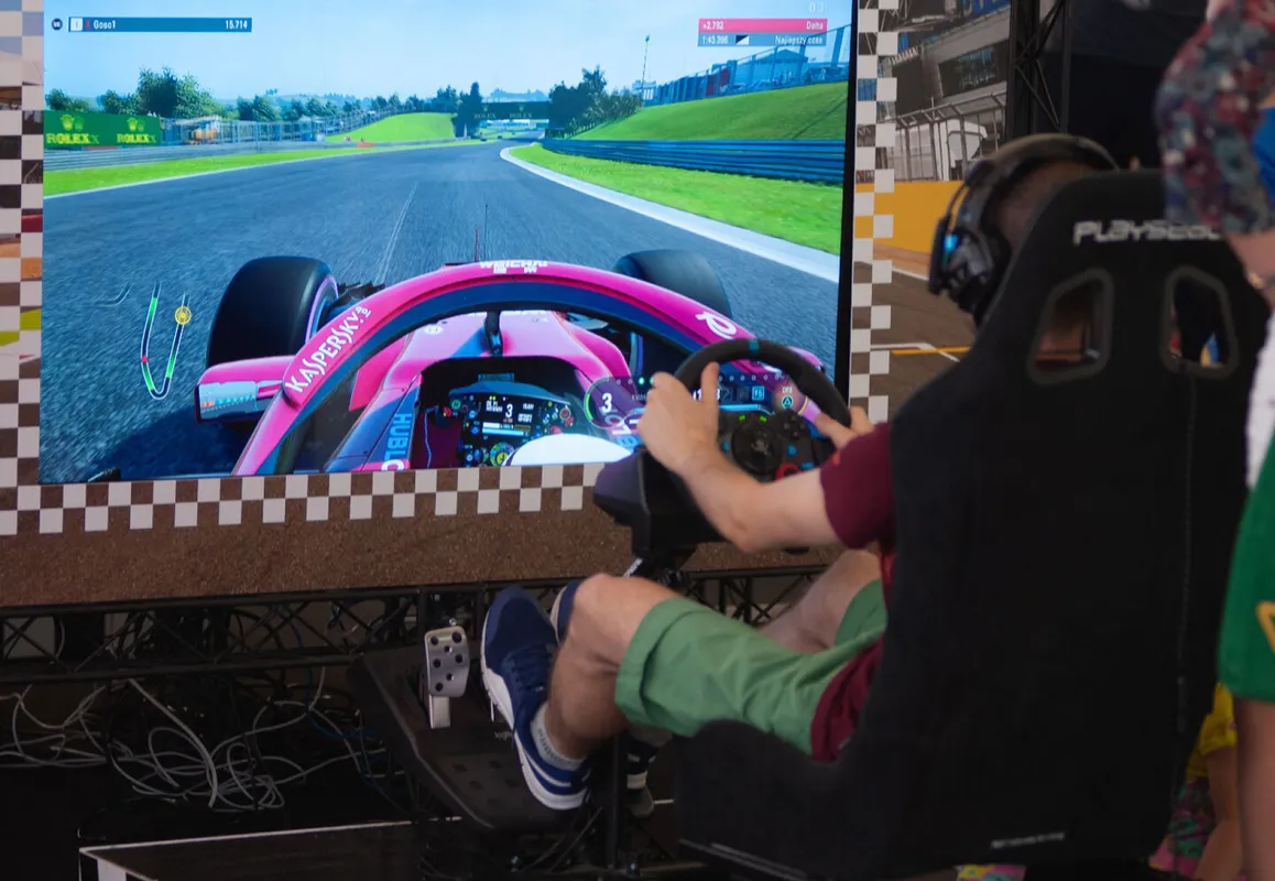 Racing sim rig with a large screen