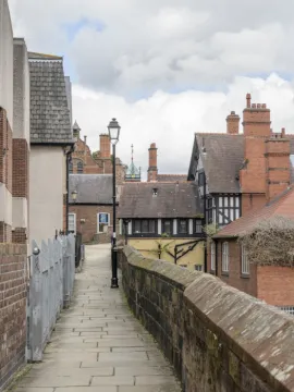 Chester City Walls &ndash; Close to Eastgate Clock