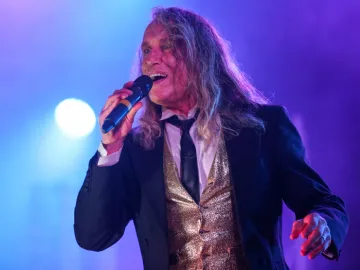 Michael King From 39 calling Planet Earth 39 Sings