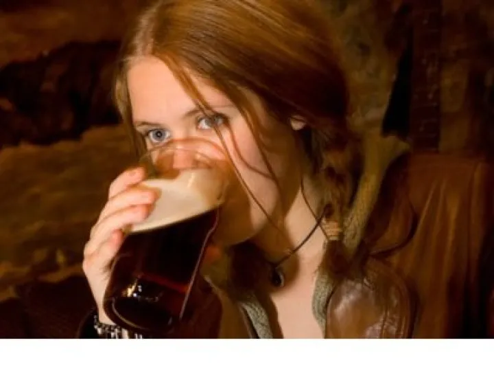 Woman-drinking-real-ale
