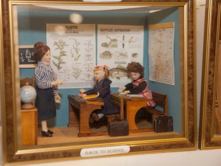 Dollshouse & Miniatures 10