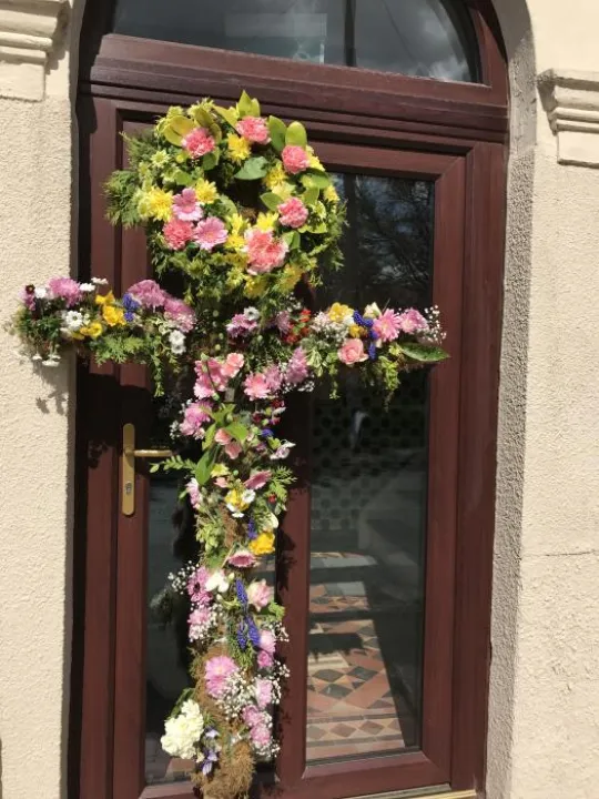 Cross of flowers