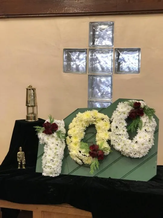 Minnie Pit Memorial Flowers 100