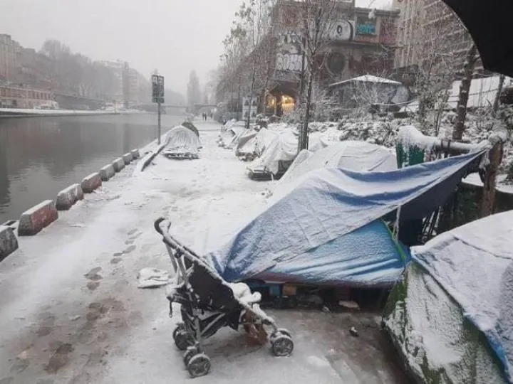refugees_paris_snow