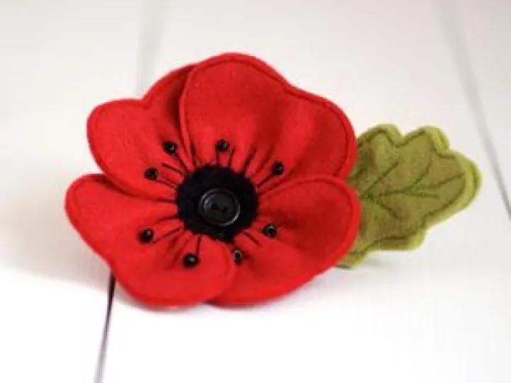 preview_handmade-felt-poppy-brooch
