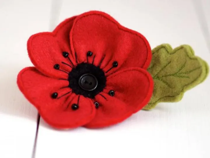FeltPoppyBrooch