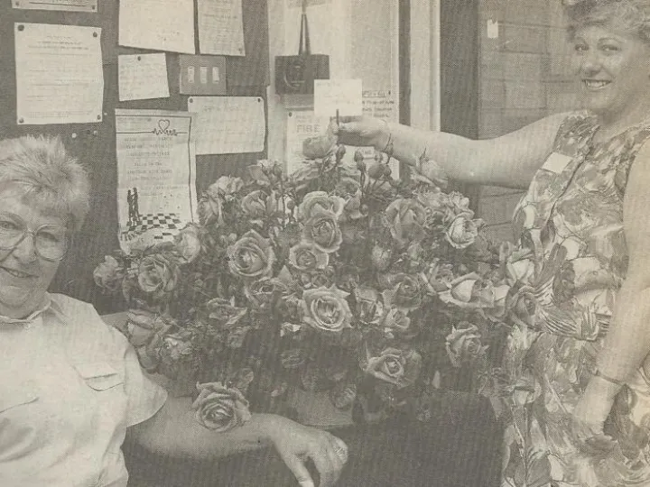 THR English Roses Sept 1992 Scan_20190221 (2)