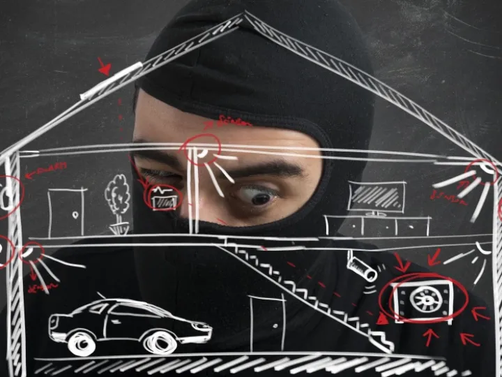 Burglar studies house alarm sketch