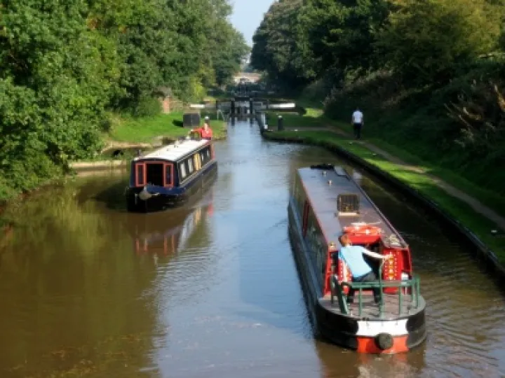 Busy Audlem canal in Autumn