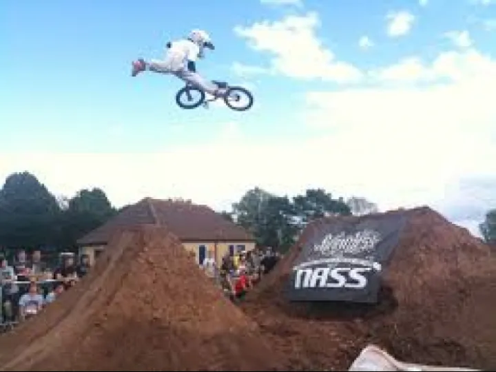 Relentless festival dirt jump rider