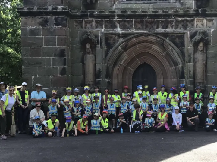 F9B80633-BC04-4497-9B5D-03716262E2E3