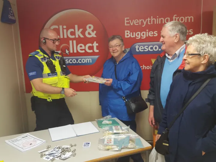 James Hannath PCSO chester Police Co8h6PKWgAAZ3t1