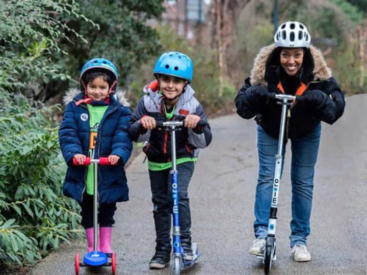 School Kids on Scooters_03