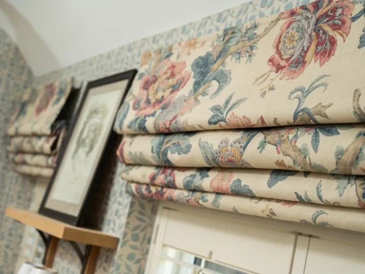 Roman blinds with flower pattern