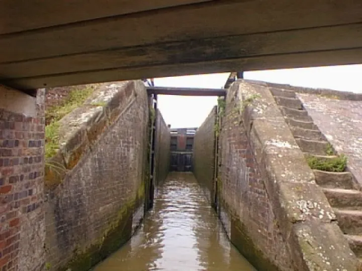 Cholmondeston Lock