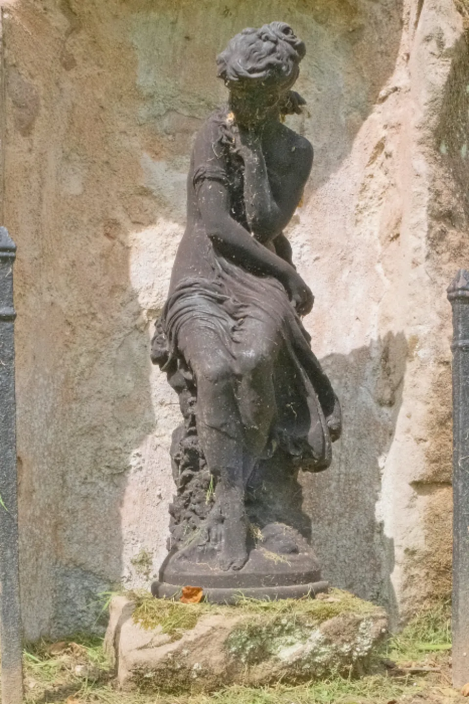 R-Pensive-F3832