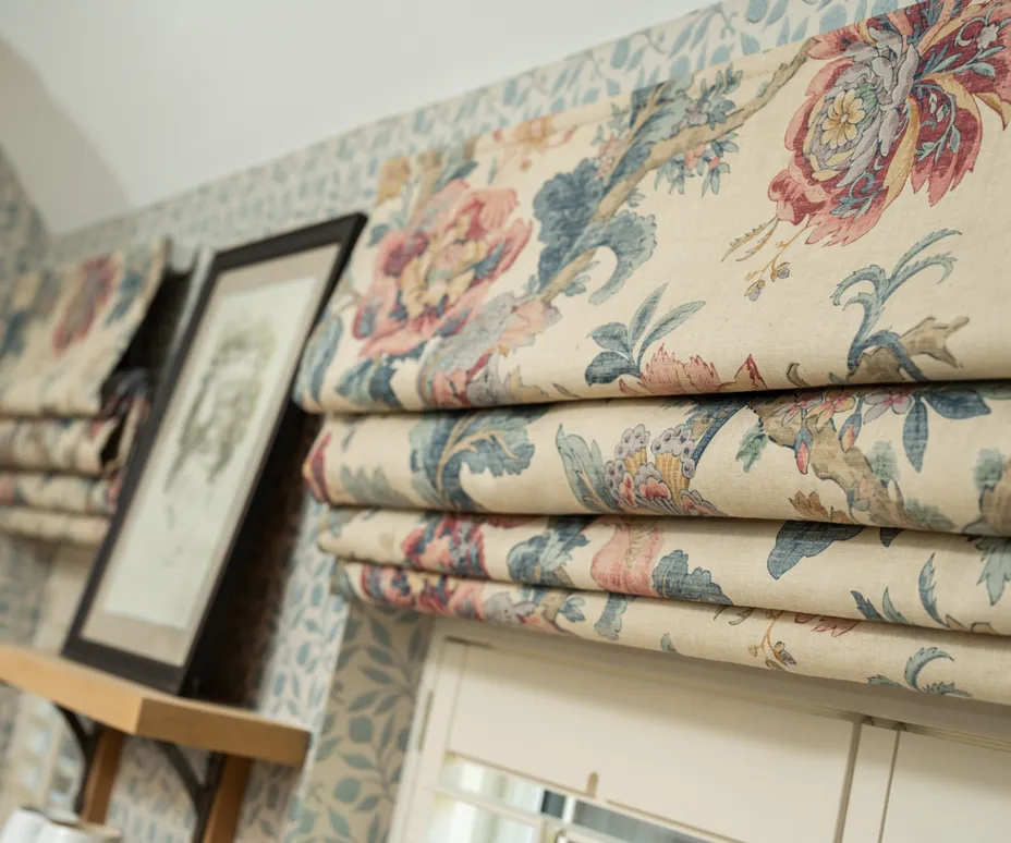 Roman blinds with flower pattern