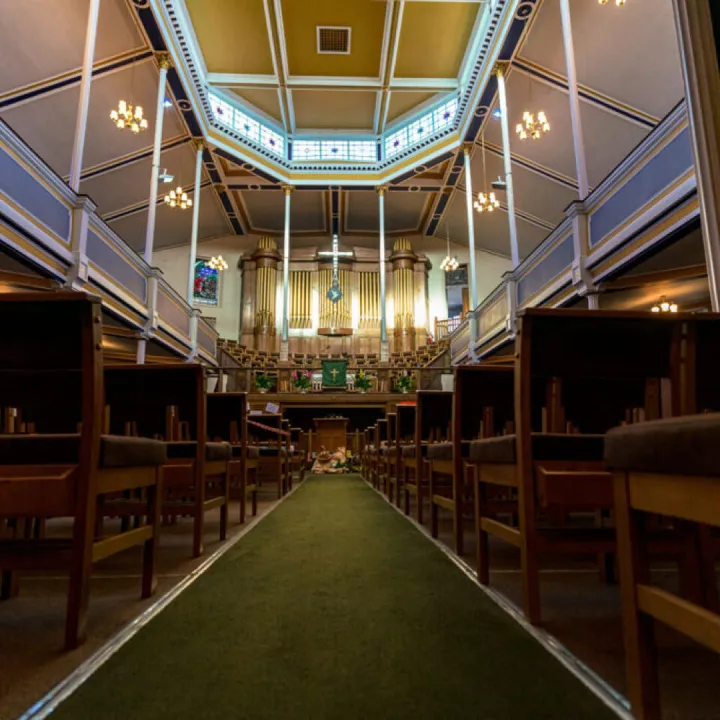 Longton Ch &ndash; Inside