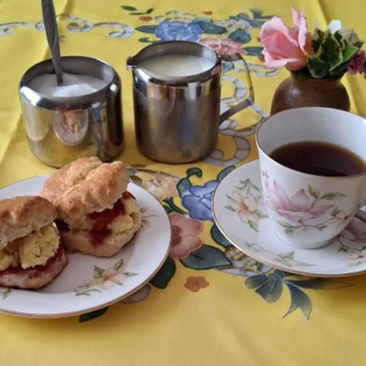 Cream Tea Peninsula Crop