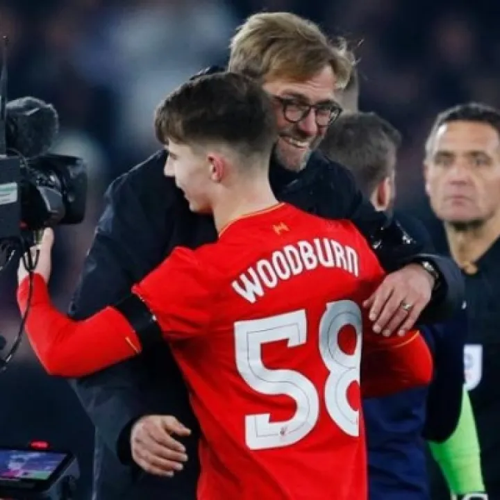 JS114882283_REUTERS_Liverpool27s-Ben-Woodburn-and-manager-Juergen-Klopp-celebrate-after-the-game-large_trans pVlberWd9EgFPZtcLiMQf2Z8Md97Wazd7PJZ7hqThl4