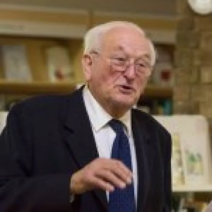 Tom Bucknell