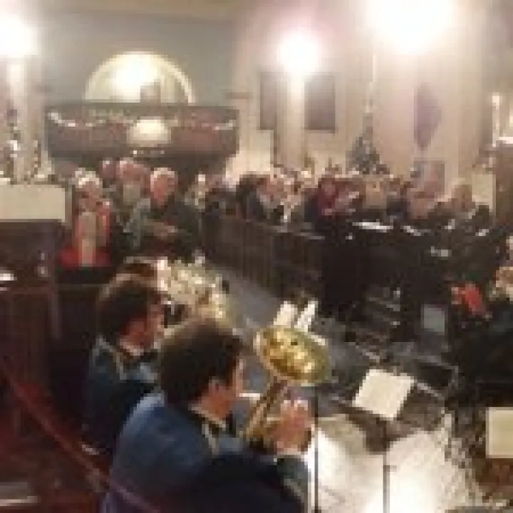 carols-round-the-tree-