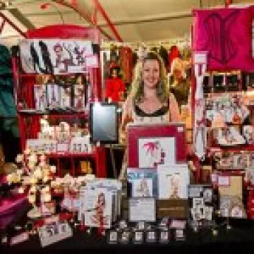 Melanie Adams  Madams Pinups