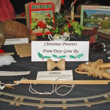 Latterday Xmas Gifts 01