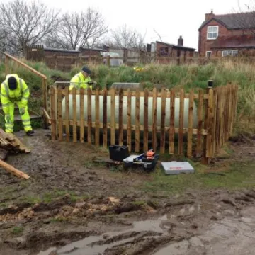 Fence at Minshull Lock