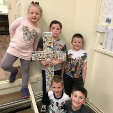 Decorating the cross 3