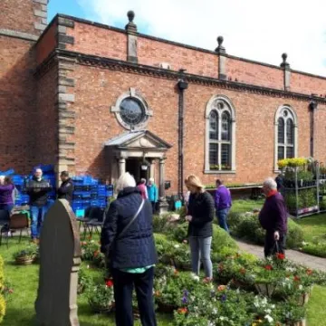 Image: plantsale20190504_101011