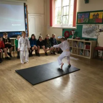 E77DB3C3-E14F-4C6D-89F3-40B089AB18A2