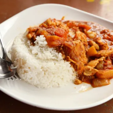 Spicy-Chicken-Curry-And-Rice-1200x800