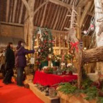 Tythe Barn at Christmas 04