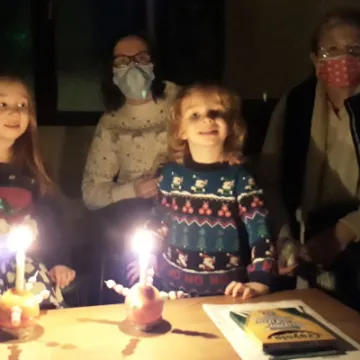 2021-12-12 Christingle kids at church 1