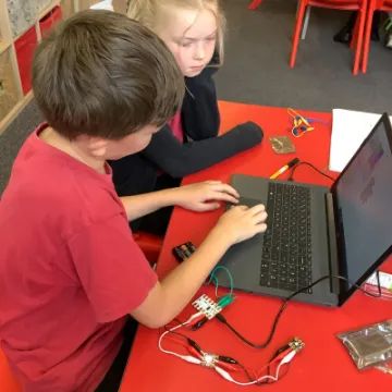 4FFD140F-FDB8-470A-85E2-EAD032869048