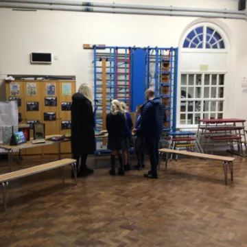 329D3238-D6F2-44E8-B709-BD9662F0A0BC