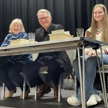 TVQ Quiz Master & Support 2022 IMG_3815[348502]