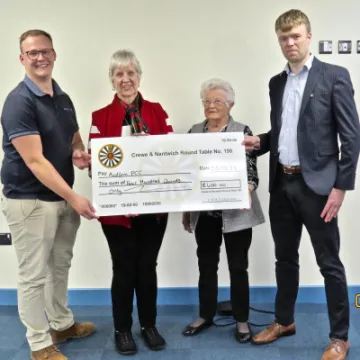 Santa Presentation St James ' Praise and Play