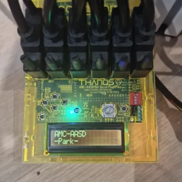 The Thanos AMC controller LED display on a sim racing rig