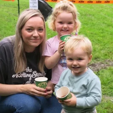 Apple Pressing 4  Delicious Apple juice