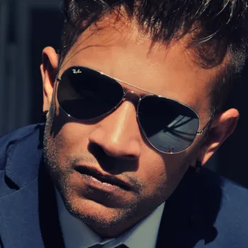 Man wearing Ray-Ban sunglasses