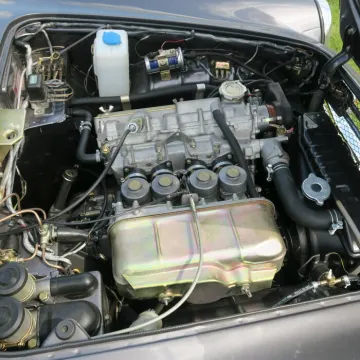 Coupe engine bay