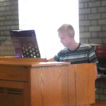 Jasper on the organ